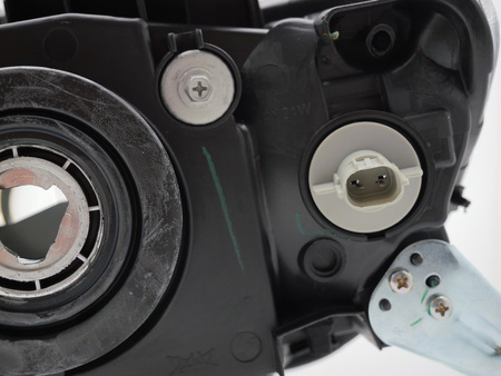 Lampă față stânga pentru Mitsubishi Pajero 10-15