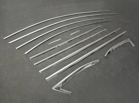 Benzi în jurul geamurilor laterale ale Skoda Superb 15+ SEDAN