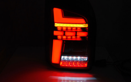 A CONDUS LUMINILE DIN SPATE BAR ROȘU ALB SEQ VW T6 15-19 OEM BULB