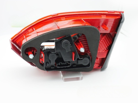 Lampă spate stânga pentru VW Jetta 11-14 Flap roșu alb